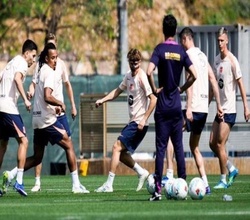 世体：巴萨完成训练备战赫塔费，拉菲尼亚和贝尔纳尔缺席