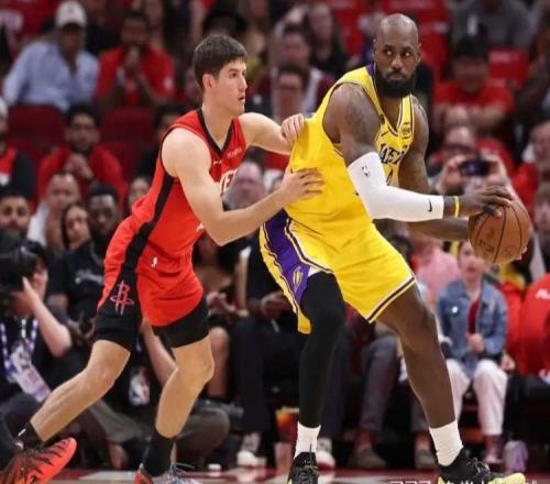 湖人最大功臣出爐，老詹兩點該夸！斯瑪特直言不諱，雷迪克也認錯