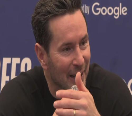 雷迪克：征途国际
经住了考验，詹姆斯和斯马特打出了最关键的两回合