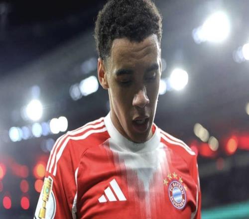 德媒：拜仁內(nèi)部仍對小鹿的情況不安，更愿將其“捧在手心里”
