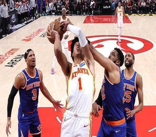 调整能力不错！老鹰锋线新星到了下半场展现出了全面的个人能力