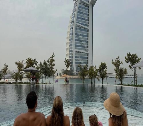 已經定居迪拜，費迪南德出售了他在英國價值1050萬鎊的豪宅