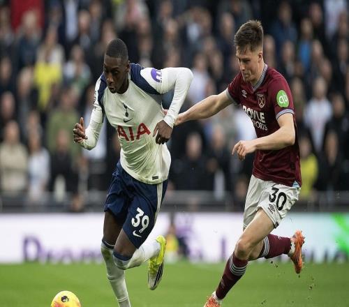 跌宕起伏，热刺、铁锤帮本轮形势四度改变，热刺一度逃出降级区