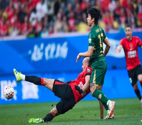 40橫掃！中超領頭羊踢瘋了：8場不敗，王鈺棟掉下神壇：5場0球