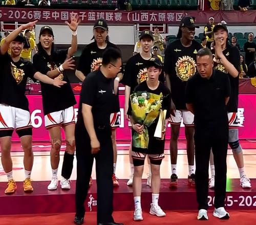 出人意料！已淘汰的国手砍15分获FMVP，打爆现役国手，宫导怎么看