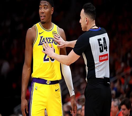 出場時間太長了！湖人鋒線大將在第一節大爆發之后便陷入了沉寂