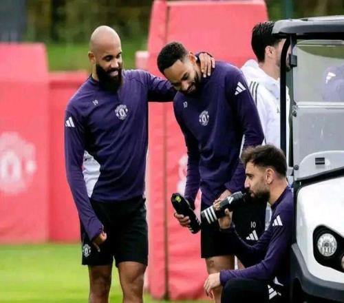 姆贝莫低迷又轻伤，曼联战布伦特福德恐成替补！卡里克或作两调整