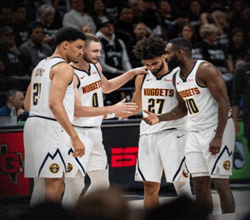 就在今天，森林狼悍將創50年第一神跡！約基奇破防了：罕見打群架