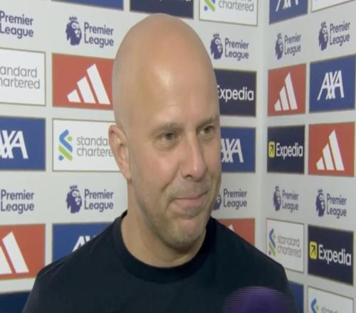 斯洛特：每次有球员受伤时裁判会立即吹哨，对征途国际
也应该这样