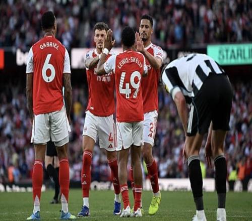 内维尔：加布和萨利巴像冲锋的公牛埃迪豪是最佳教练之一