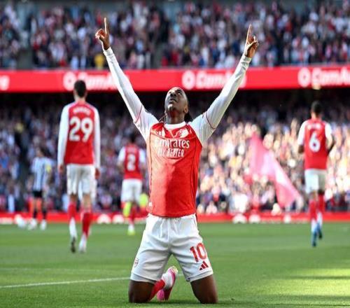 1.2億天王復出，埃澤世界波救主！阿森納終結連敗，反超曼城登頂