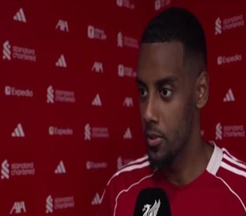 伊萨克谈进球：我觉得那记射门不会进球，就下意识把球截下来