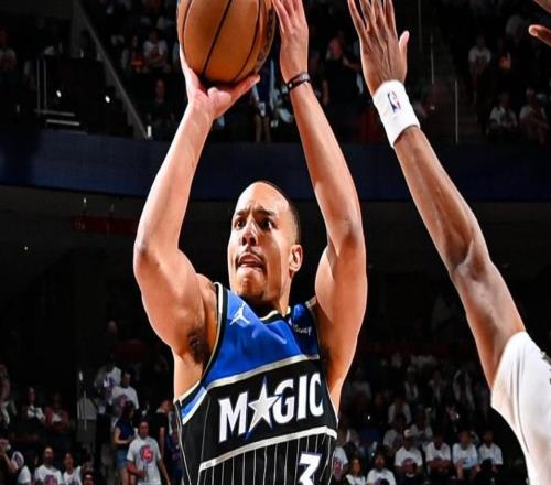 班凱羅準三雙賽后豪言，坎寧安27+9+9失誤杜倫啞火，魔術掀翻活塞