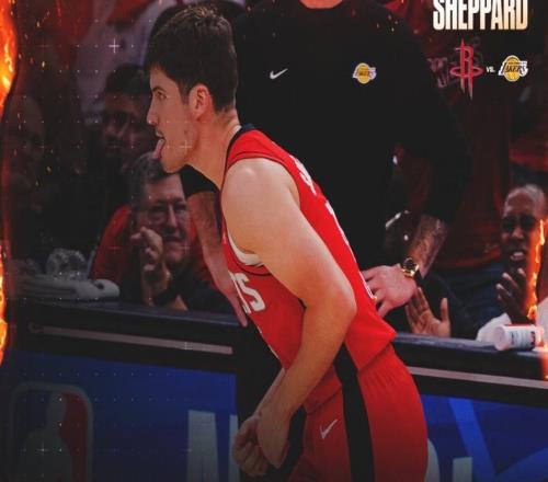 謝潑德連中三分吐舌慶祝！45中12后終于覺醒休媒大贊：未來核心