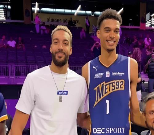 就在今天！NBA過去80年季后賽歷史記錄，被22歲的文班輕松達成了