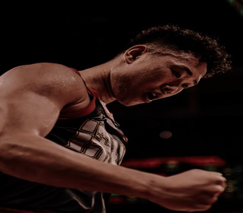 拿到了！队史第一个MVP！这可是中国男篮首发核心