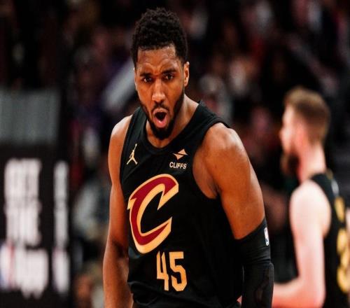 34秒犯5錯送好局！米切爾賽后沒主動擔責：1勝10負魔咒遭騎媒拷問