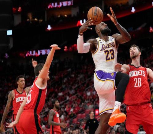 詹姆斯10+9創NBA歷史第1神跡，湖人完敗火箭！伊森20+8+5斷創紀錄