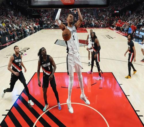 多項數據創新低，季后賽4場僅8分，33歲老將，真要讓位年輕人了