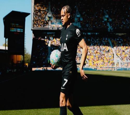 热刺官方：哈维西蒙斯右膝十字韧带撕裂将接受手术，无缘世界杯