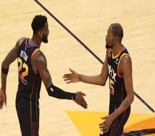 艾頓惡犯遭驅逐，場下杜蘭特瘋狂整活：揮手拜拜了您嘞！