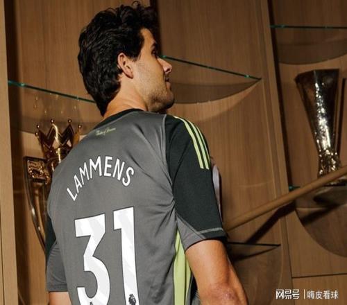 英超独角戏！曼联遇上克星，多赢两场必进欧冠，老队长回来了