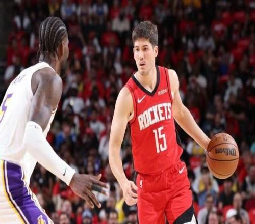 火箭雙后場爆發，謝潑德17+3適應強度阿門命中4記中投進攻升級