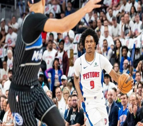 魔术力克活塞总分21：班凯罗25+12+9坎宁安27+9+9失误