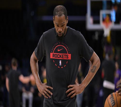 杜兰特G3未现身替补席惹争议！和队友不和火箭队主教练辟谣