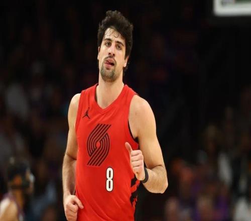 復出砍27+11+4斷+7帽比肩奧尼爾！隊友直言他是世界最佳