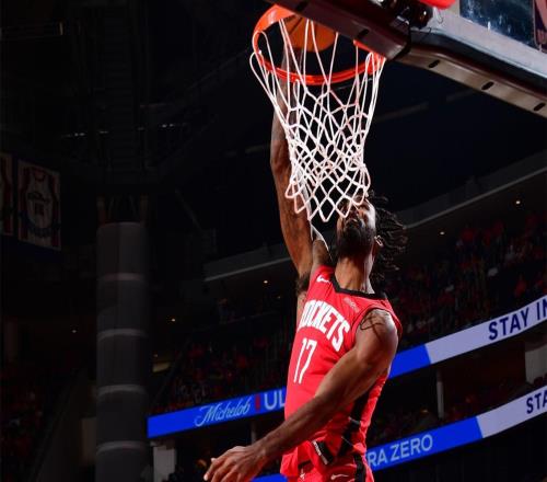 轟20分8板5斷！火箭24歲悍將崛起：正負(fù)值+31第1，詹皇也吃癟