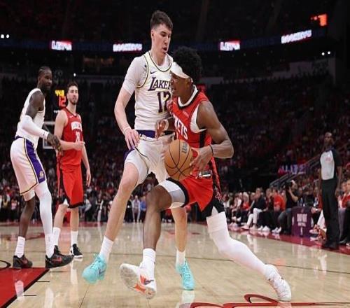 湖人未能给足强度，火箭后场新星在进攻端也是打得顺风顺水