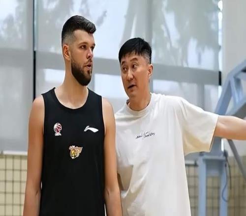 CCTV16直播！今晚7点半，CBA季后赛打响，广东德比，徐昕挑战杜锋