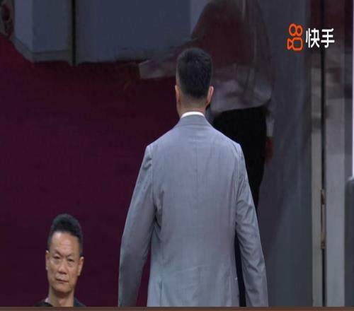 破案了！杜鋒為何賽后趕緊跑回更衣室原因找到，球迷點評一針見血