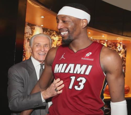 太離譜！文班亞馬9換1！才同意交易他