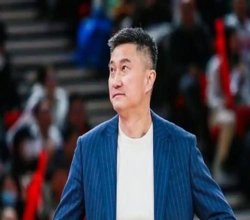 煮熟的鸭子飞了！广东17分惨败广州，杜锋3大败笔将自己逼入绝境