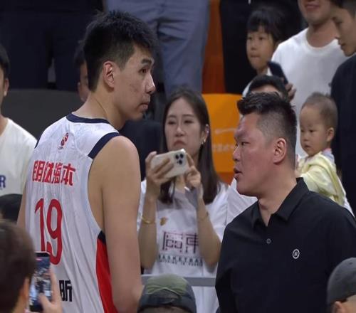 四連敗后！廣東隊做出重大決定，朱芳雨力邀徐昕回歸，杜鋒被無視