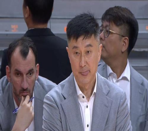 季后賽首輸廣州后！廣東主場球迷倒戈，杜鋒成公敵，徐昕確認回歸