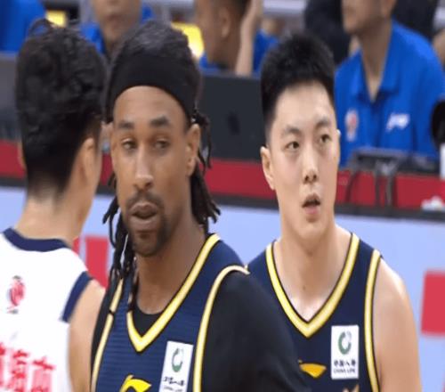 广州17分大胜10广东徐昕13+11弑旧主胡明轩0分