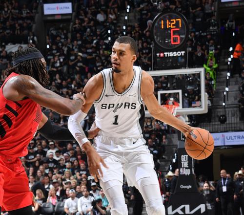 馬刺11495淘汰開拓者！文班創80年NBA紀錄，前無古人