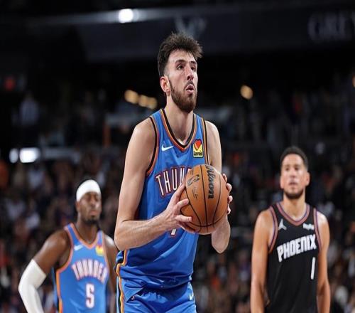 輕松打出全能型的表現(xiàn)，雷霆內(nèi)線新星在季后賽中的表現(xiàn)相當(dāng)穩(wěn)定