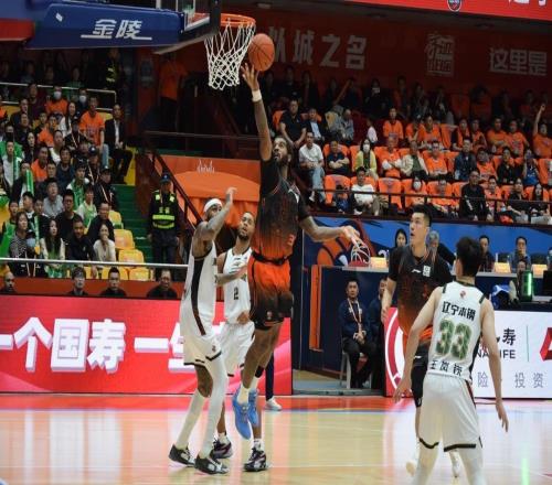 誰來為進(jìn)攻添把柴山東男籃67：77不敵遼寧，季后賽命懸一線