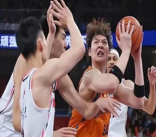 CBA季后賽首戰(zhàn)：山東主場輸球引下課聲！邱彪戰(zhàn)術(shù)失誤在哪