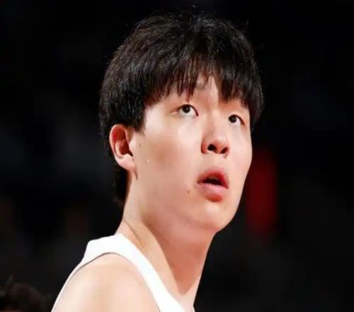 楊瀚森新秀季總結：常規賽場均2.2分季后賽合計0分僅是邊緣輪換