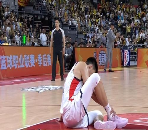 13+11+3帽隔扣三人！徐昕場下嬉戲扎心杜鋒多位媒體人贊復仇成功