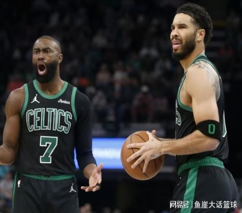 爆冷！恩比德33+8虛驚一場，塔圖姆24+16喬治立功，布朗末節拉胯