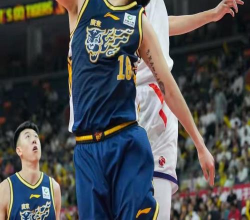 CBA季后赛12进8首回合广东东阳光7693不敌广州朗肽海本