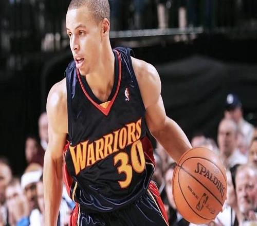 73胜饮恨！库里抢七失利后拒推责，一句采访尽显领袖担当