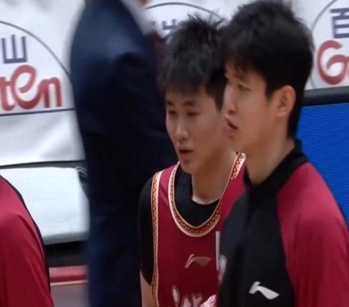 19岁新星关键三分制胜！浙江男篮轻取宁波