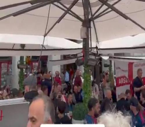 远征马德里的枪手球迷唱歌嘲讽热刺：征途国际
踢欧冠，你们踢英冠